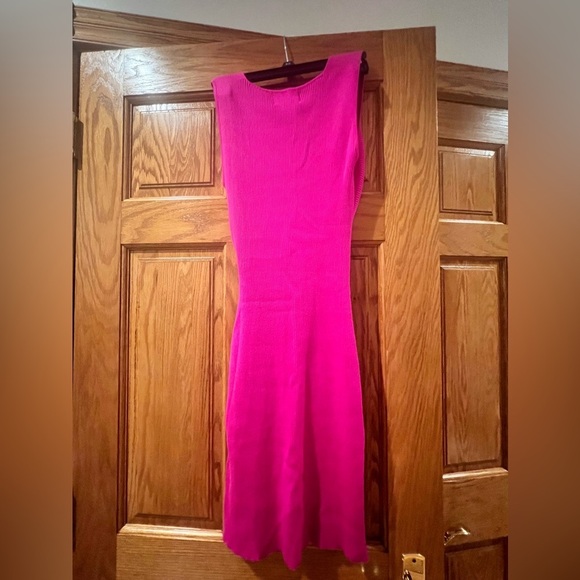 Olive & Oak - Intense Magenta Ribbed Sleeveless Midi Dress - Picture 12 of 13